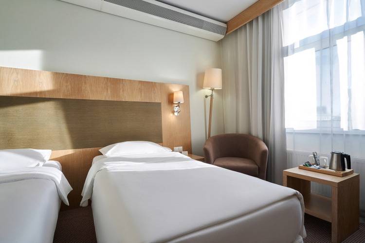 Cosmos Ekaterinburg Hotel (Бывш. Park Inn By Radisson Ekaterinburg)