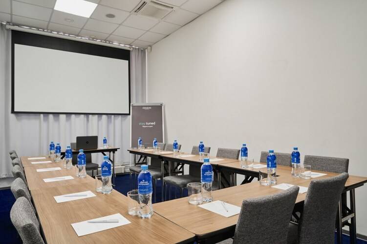 Cosmos Ekaterinburg Hotel (Бывш. Park Inn By Radisson Ekaterinburg)
