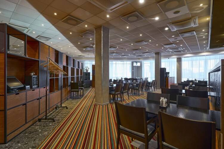Cosmos Ekaterinburg Hotel (Бывш. Park Inn By Radisson Ekaterinburg)