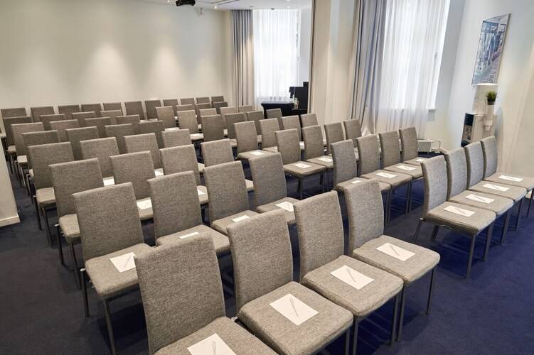 Cosmos Ekaterinburg Hotel (Бывш. Park Inn By Radisson Ekaterinburg)