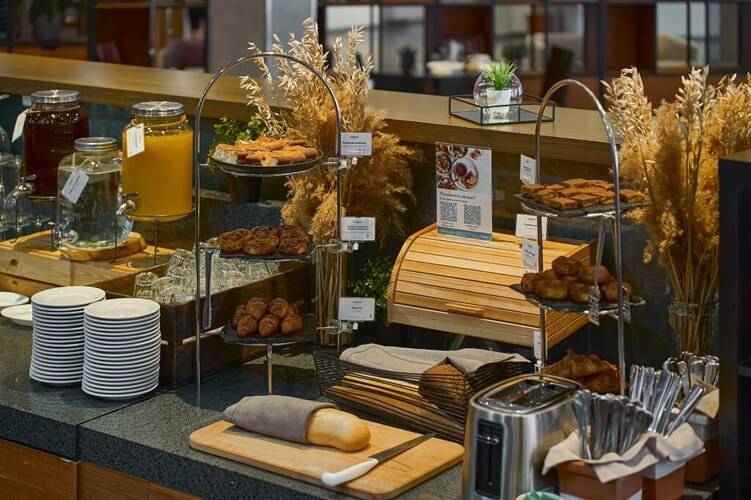 Cosmos Ekaterinburg Hotel (Бывш. Park Inn By Radisson Ekaterinburg)