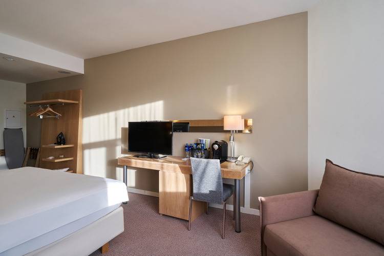 Cosmos Ekaterinburg Hotel (Бывш. Park Inn By Radisson Ekaterinburg)