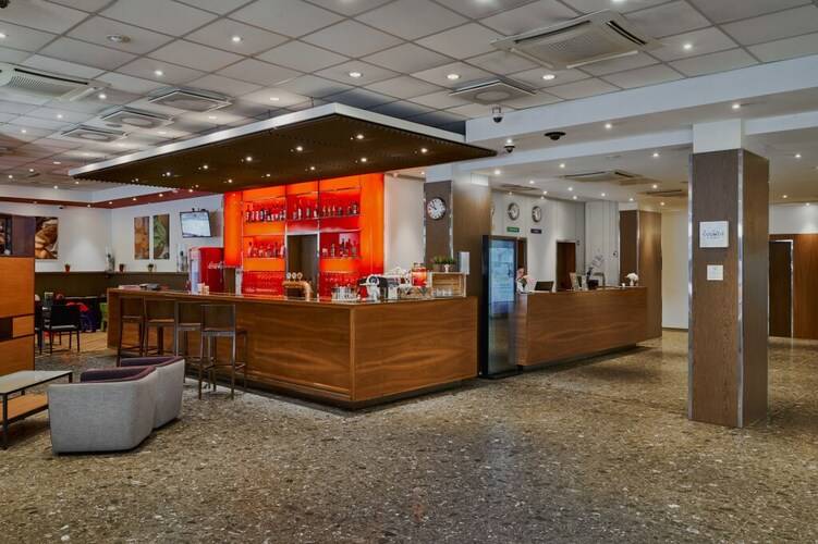 Cosmos Ekaterinburg Hotel (Бывш. Park Inn By Radisson Ekaterinburg)