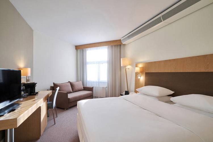 Cosmos Ekaterinburg Hotel (Бывш. Park Inn By Radisson Ekaterinburg)