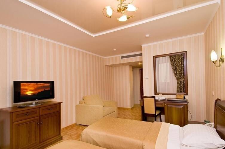 Отель Платан Южный