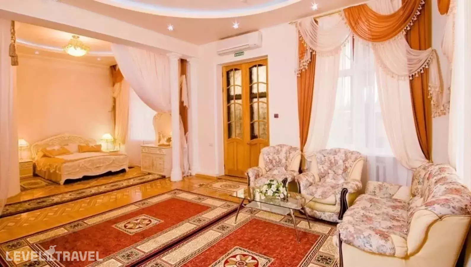 Отель Версаль