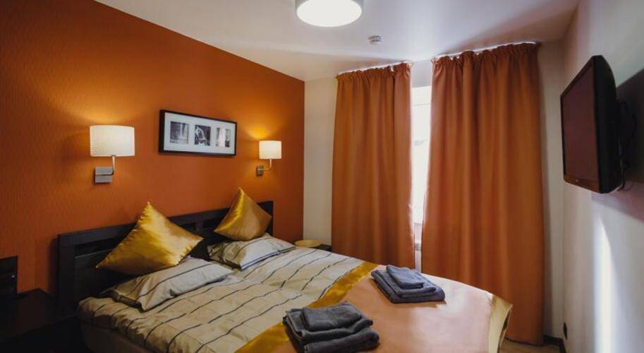 Rooms & Breakfast