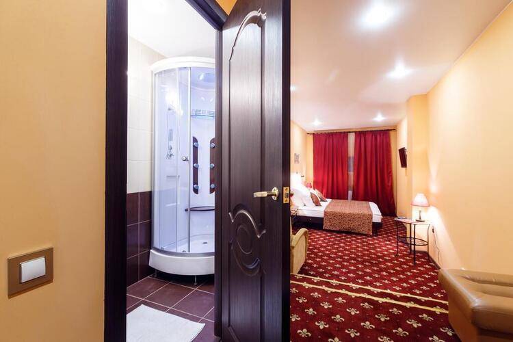 Jenavi Club Hotel