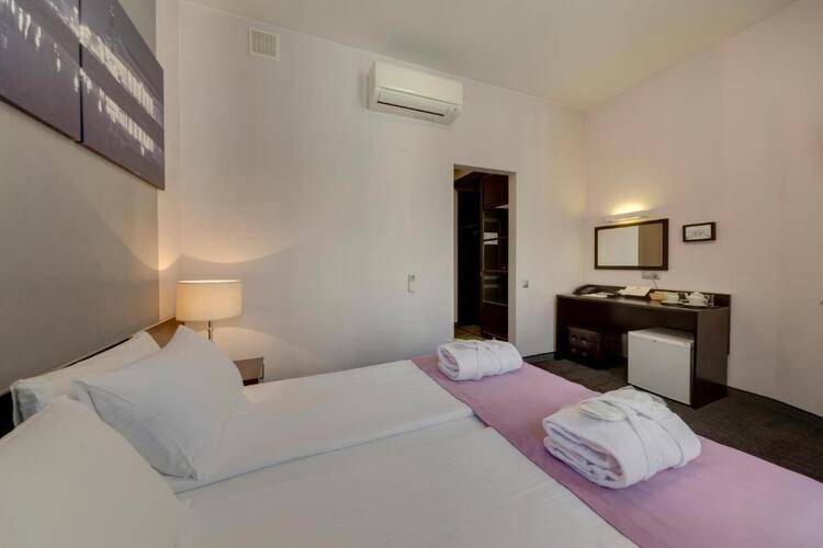 Mary Hotel