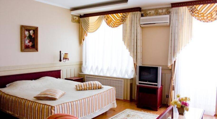 Николаевский