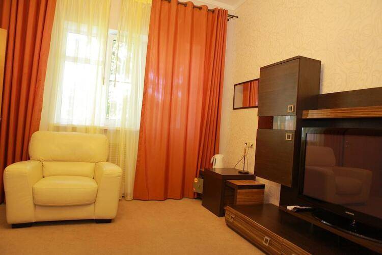 Green Apple Hotel