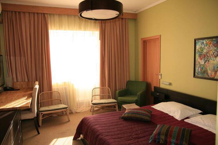 Green Apple Hotel