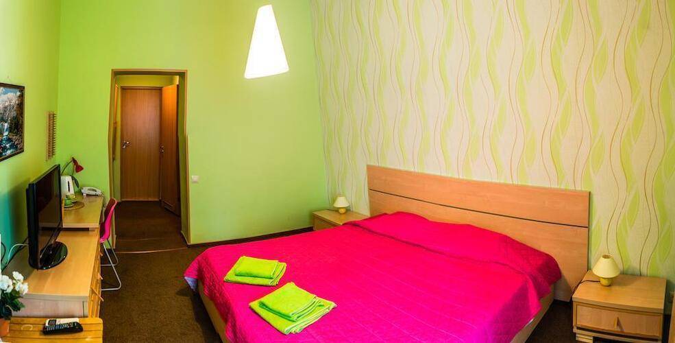 Green Apple Hotel