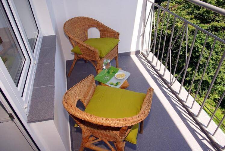 Green Apple Hotel