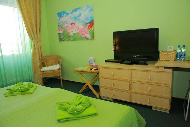 Green Apple Hotel