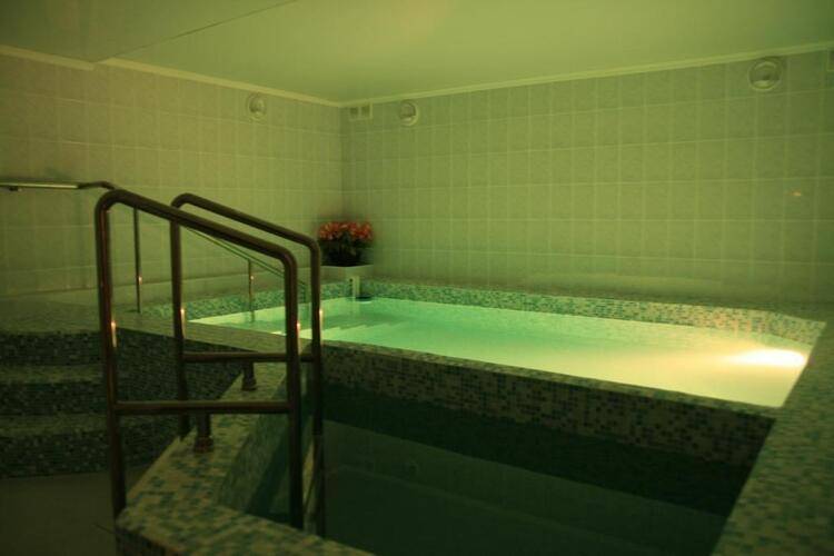 Green Apple Hotel