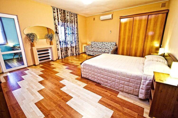 Green Apple Hotel