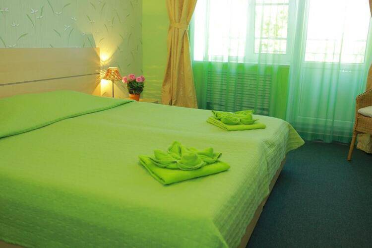 Green Apple Hotel