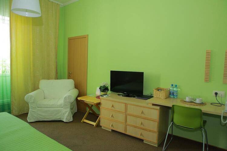 Green Apple Hotel