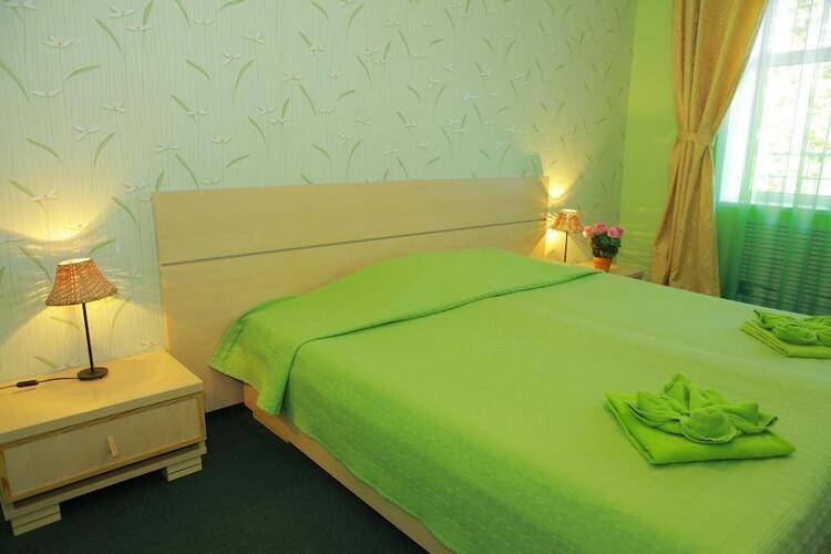 Green Apple Hotel