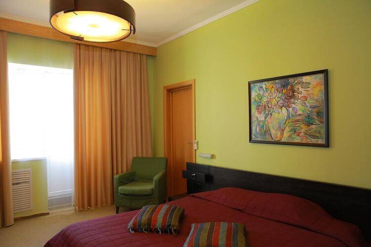 Green Apple Hotel