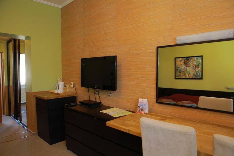 Green Apple Hotel