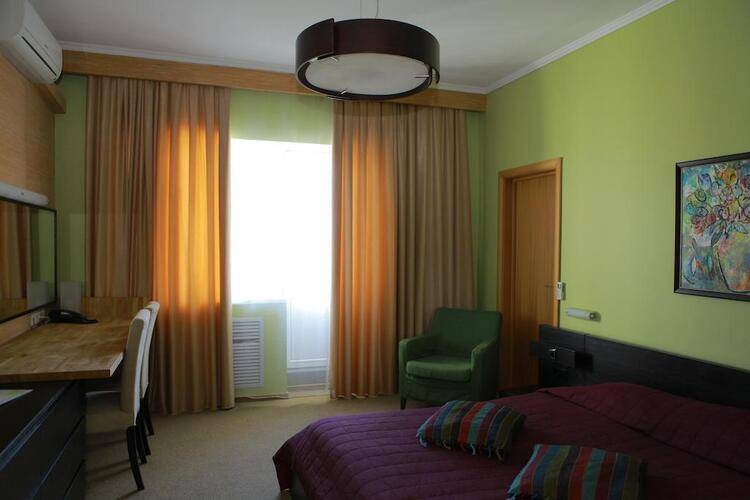 Green Apple Hotel
