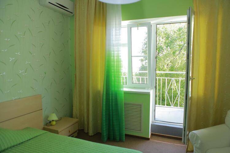 Green Apple Hotel