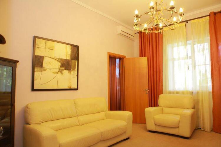 Green Apple Hotel