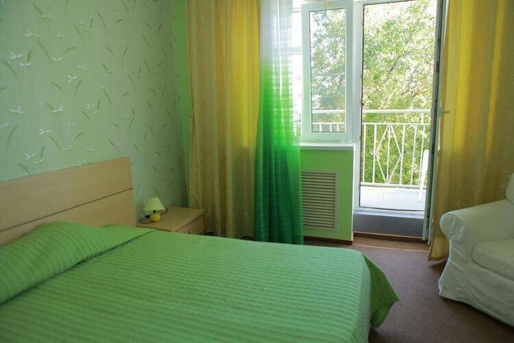 Green Apple Hotel