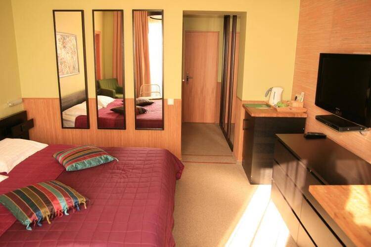 Green Apple Hotel