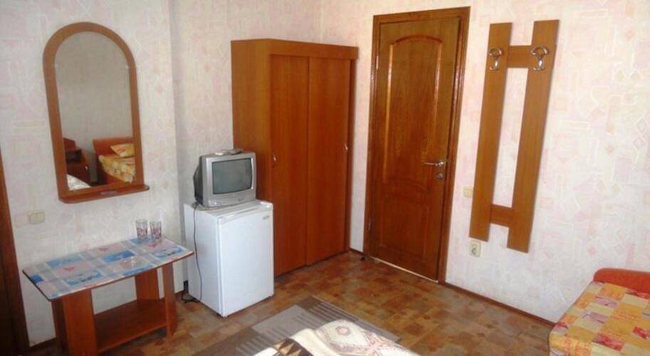 Отель Лорис