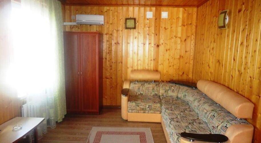 Отель Лорис
