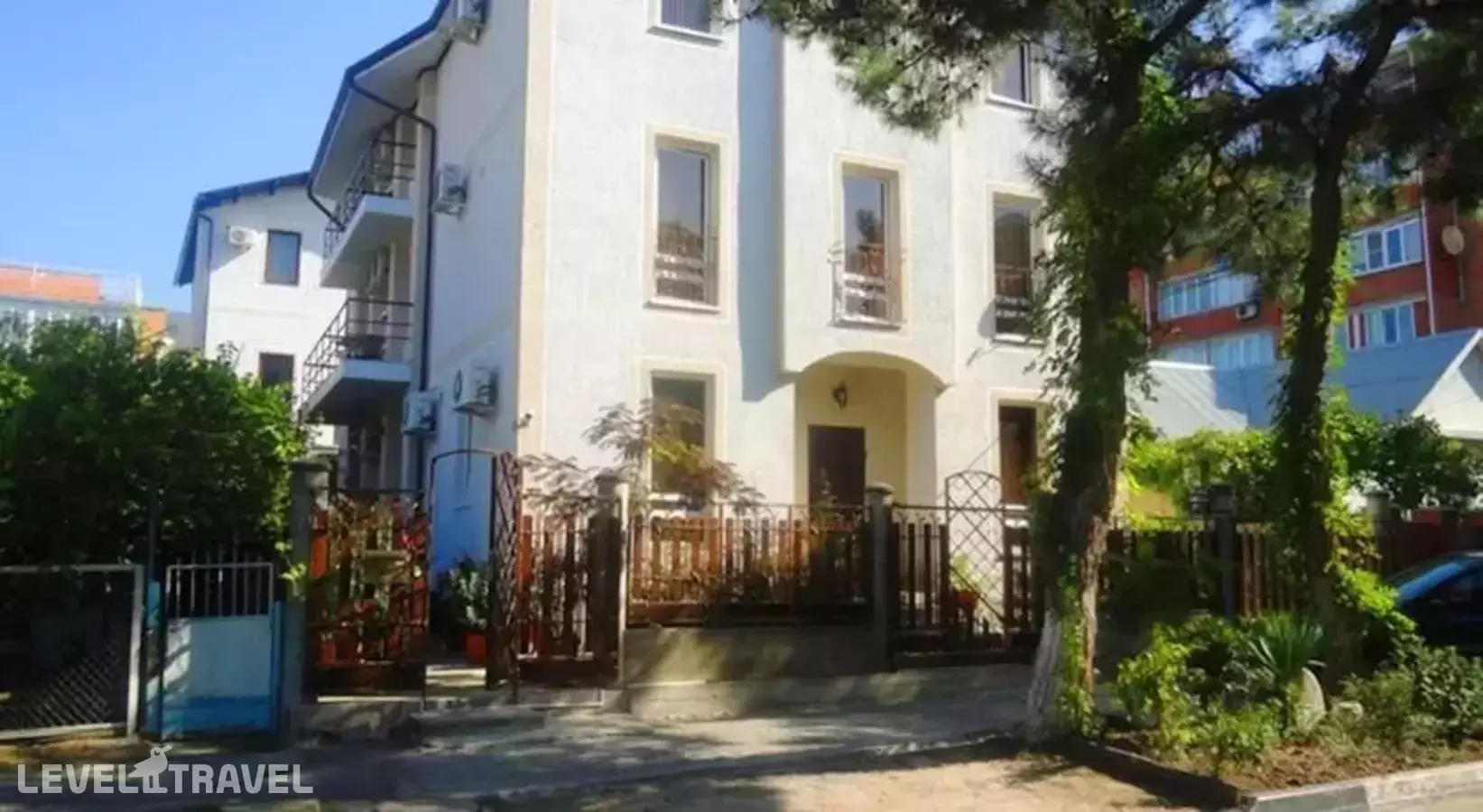 Отель Лорис