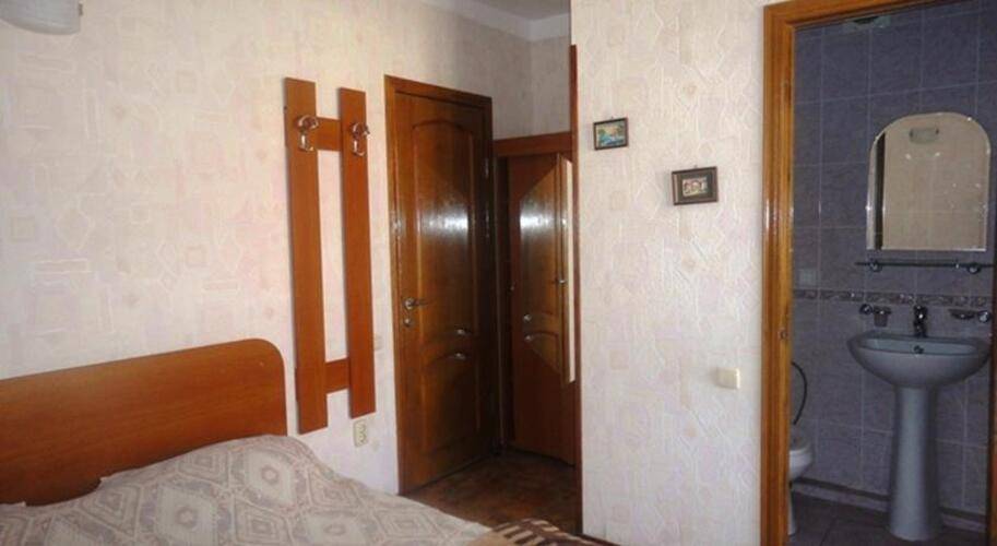 Отель Лорис