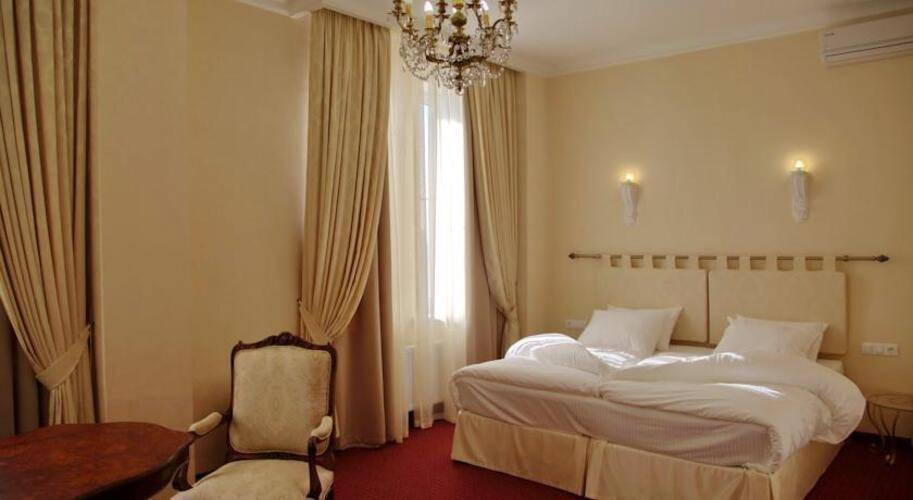 Отель Бристоль