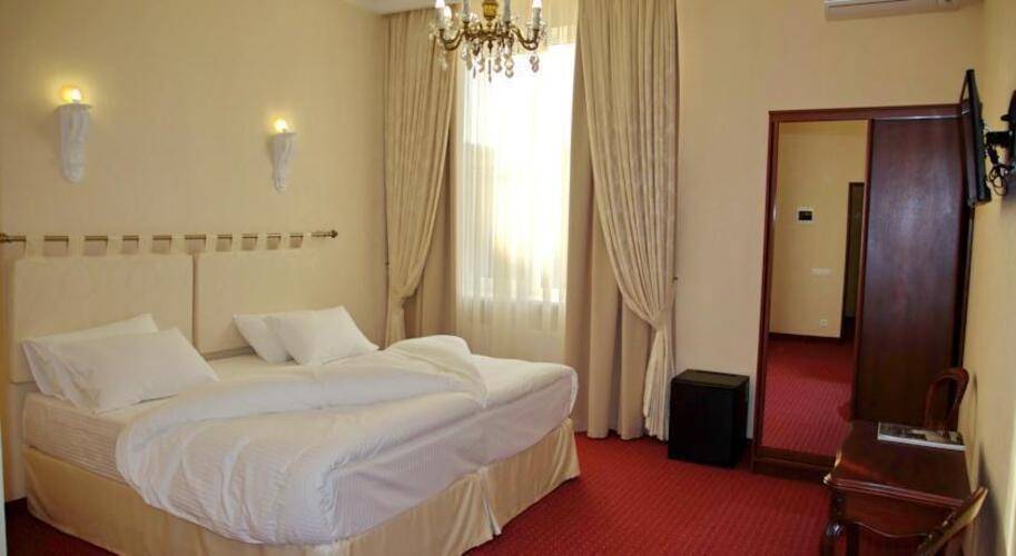 Отель Бристоль