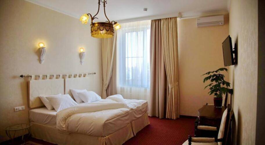 Отель Бристоль