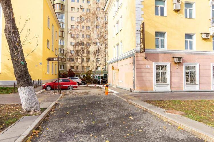 Отель Экватор