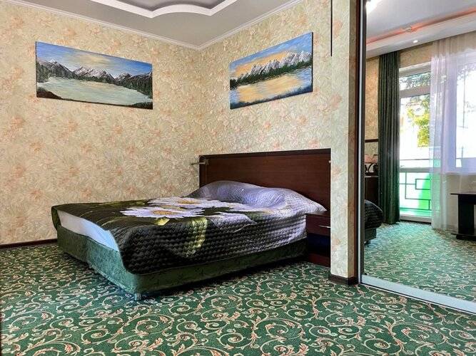 Отель Ледис