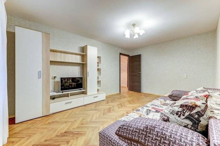 Апартаменты На Варшавская 63/1