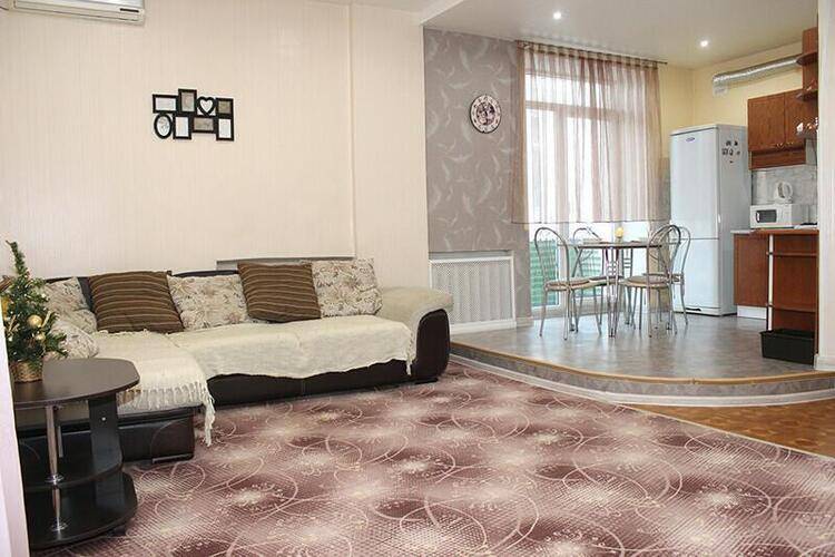 Саквояж На Улице Аллея Героев