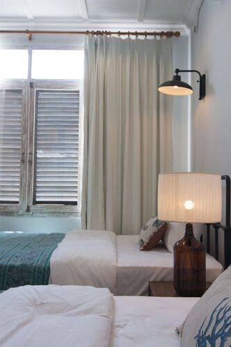 Brown Feather By Newwman Hotels