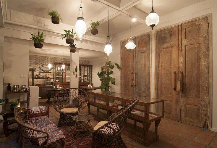 Brown Feather By Newwman Hotels