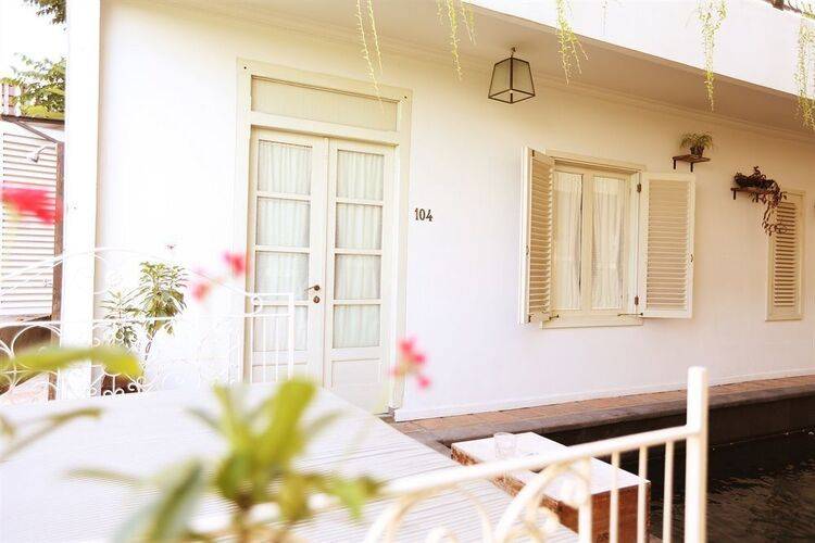 Brown Feather By Newwman Hotels