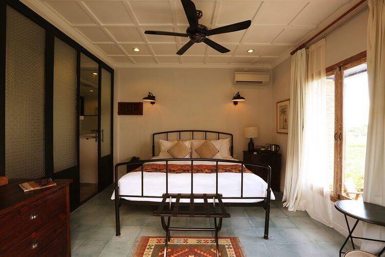 Brown Feather By Newwman Hotels