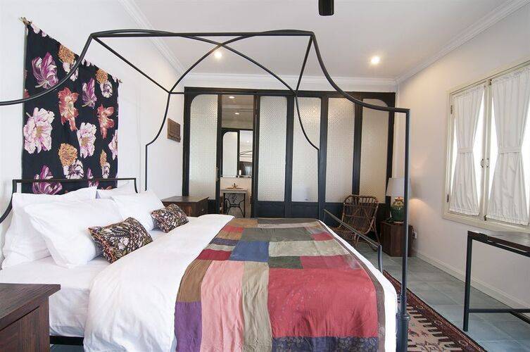 Brown Feather By Newwman Hotels