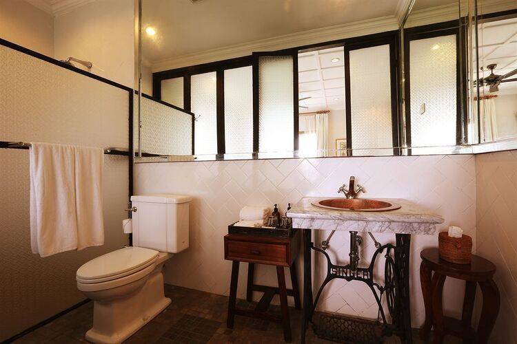Brown Feather By Newwman Hotels
