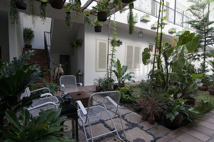Brown Feather By Newwman Hotels