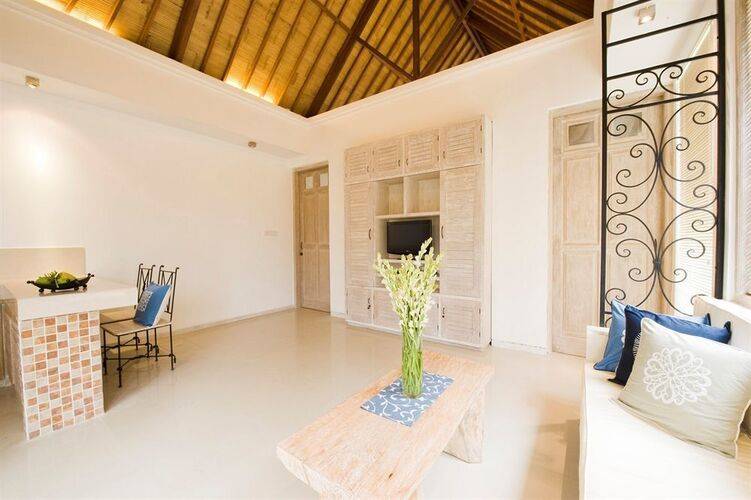 Artemis Villa And Hotel